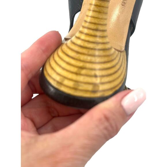 St. John Collection Italian black slingback high heels w/gold chain accents Sz 7 - Picture 12 of 16